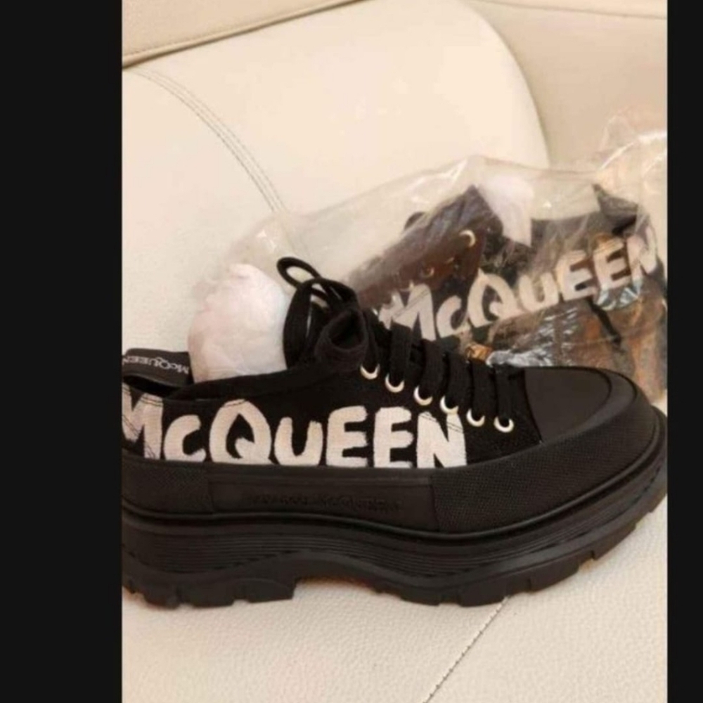 Beautiful AUTHENTIC Alexander McQueen - Picture 2 of 4